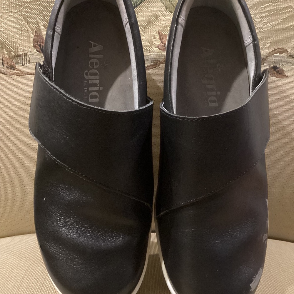 Women’s Alegria “Qin” Black/White Slip-On Shoes - Size EU 36/US 6/6.5